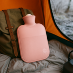 Grote Warmwaterkruik 2 Liter met Zachte Fleece Hoes – Lekvrije Sluiting, Warmte voor Voeten, Handen & Rug, 4 Kleuren Roze