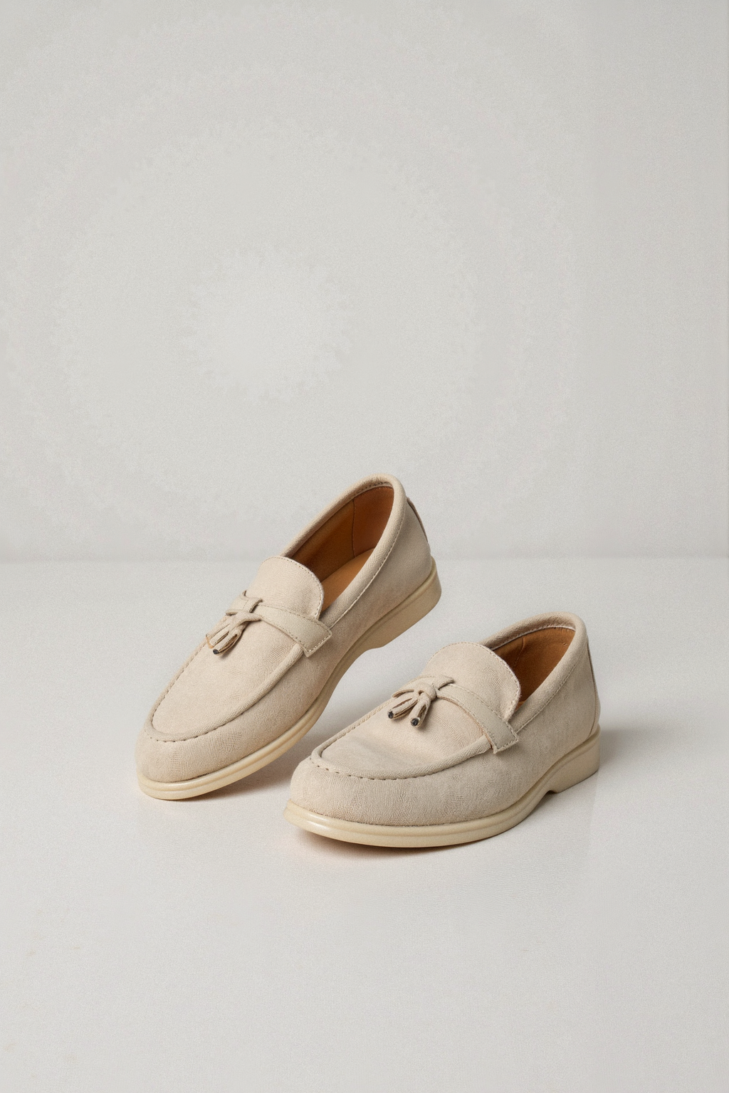 Beno Dames Loafer | Hoogwaardig Suede, Beige Kwastdetail 0