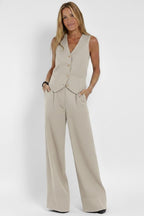 Dames tweedelige outfit — V-hals jasje en wijde rechte broek | alledaags Beige