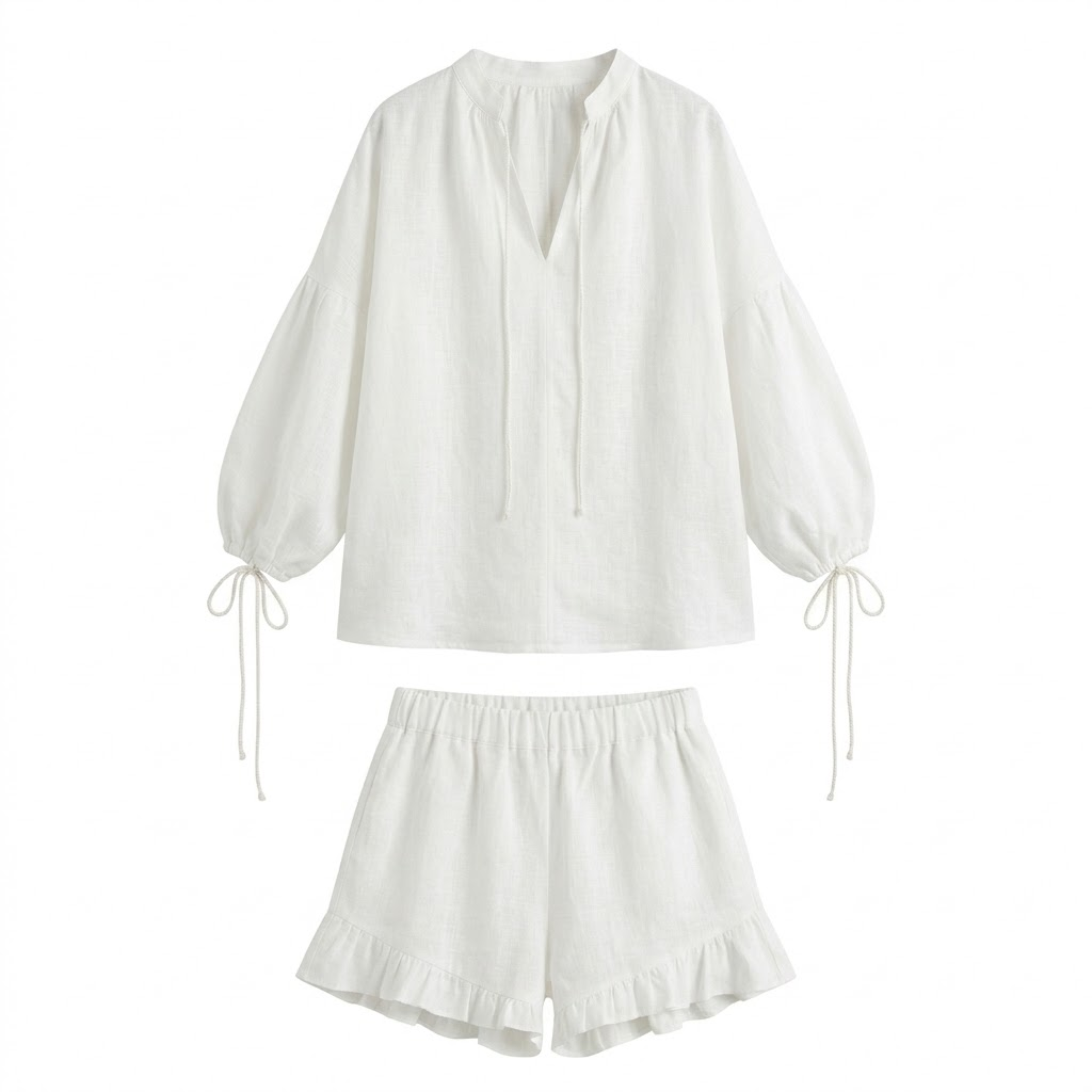 Dames tweedelige set bestaande uit een blouse met lange mouwen en een short met ruches.