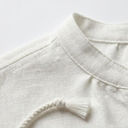Dames tweedelige set bestaande uit een blouse met lange mouwen en een short met ruches.