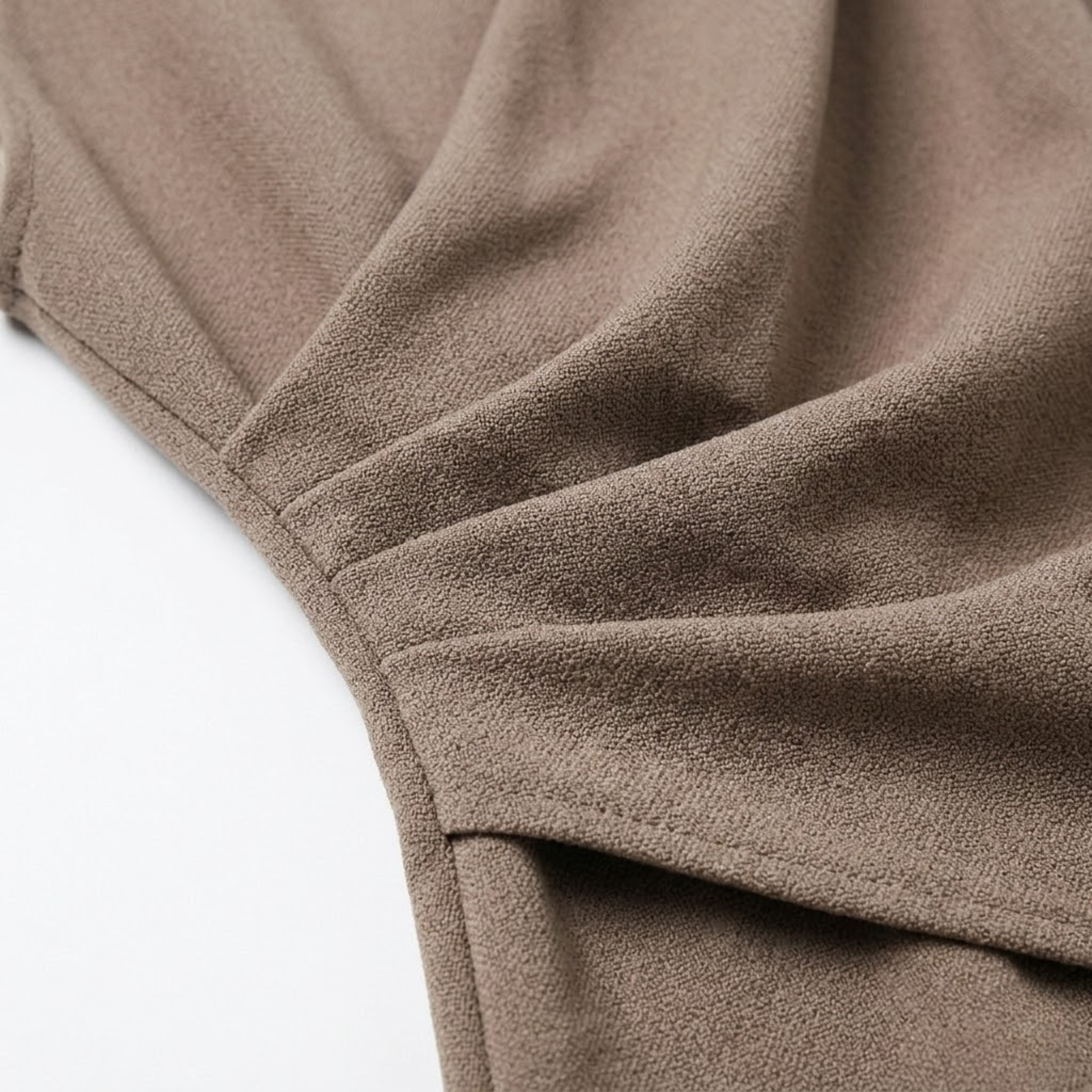 Dames tweedelige set met gedrapeerde mouwloze top en zwierige broek met wijde pijpen