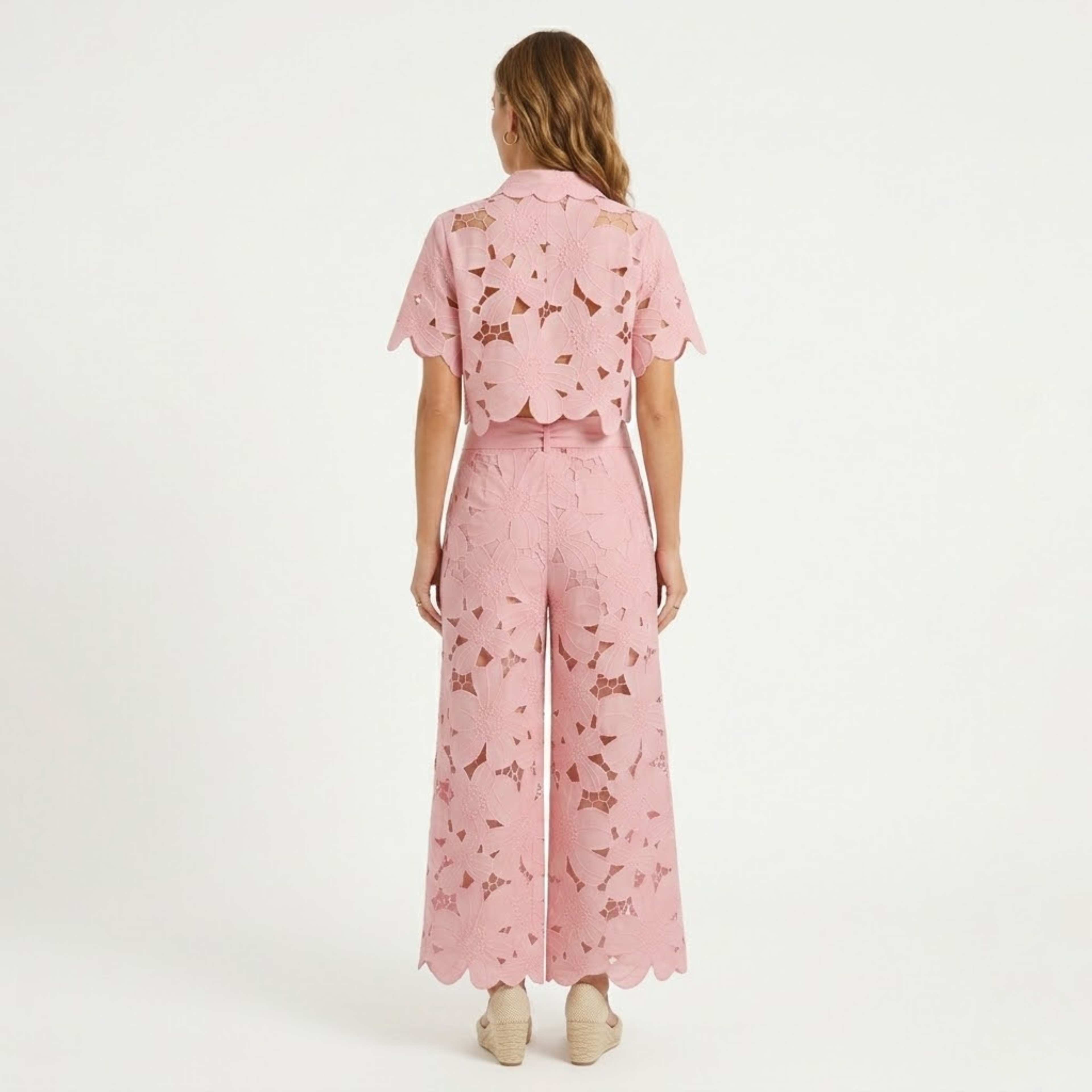 Dames tweedelige set met kanten crop top en wijde broek