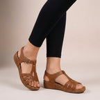 Laan | Dames Sandalen - Ondersteunend T-band Ontwerp, Lichtgewicht Comfort Bruin