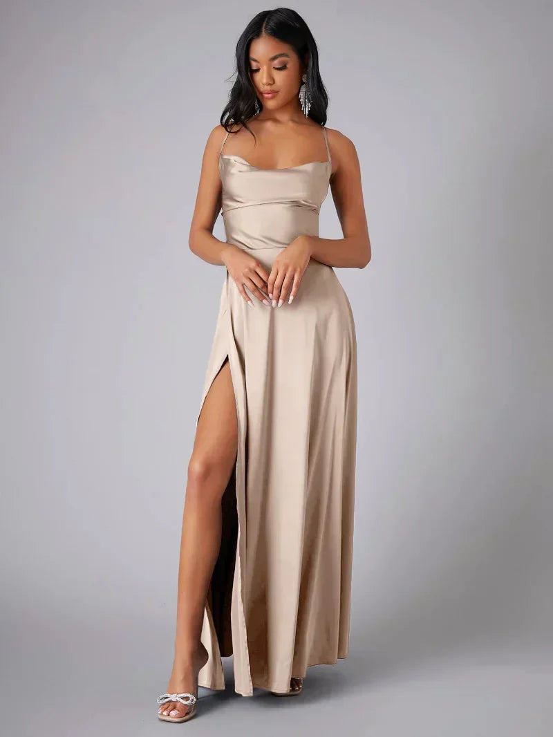 Mira | Dames Lange Maxi Jurk - Spaghettibandjes, Hoge Split Beige