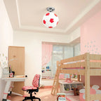 Speelse Voetbal Plafondlamp – Voetbal & Basketbal Lamp voor Jongenskamer & Kinderkamer, Dimbare LED, Glazen Bol – GoalBright Voetbal rood