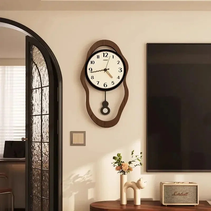 Retro Modern Wandklok met Stille Werking en Houtlook Afwerking