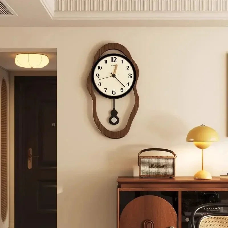 Retro Modern Wandklok met Stille Werking en Houtlook Afwerking