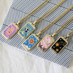 Tarotkaarten Ketting – Tarot Hanger Ketting van Roestvrij Staal, Zon, Maan, Ster & Wereld, Elk met Eigen Betekenis – Amore