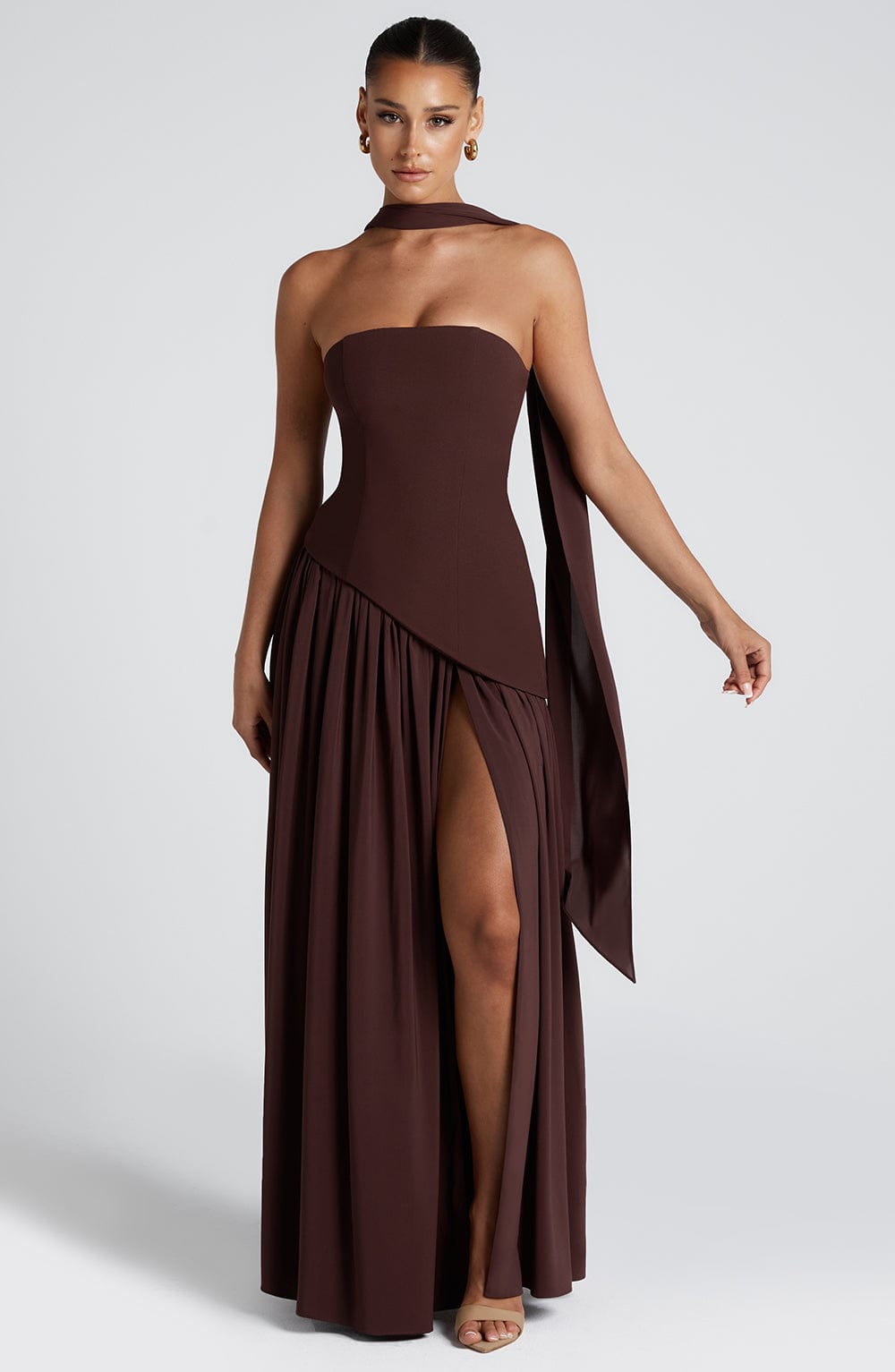 Sophie | Dames Maxi Jurk - Hoge Split, Asymmetrische Taille Bruin