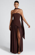 Sophie | Dames Maxi Jurk - Hoge Split, Asymmetrische Taille Bruin