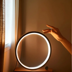 Dimbaar LED Nachtlampje – Ronde Design Tafellamp, Minimalistische Nachtkastlamp in Zwart of Wit – LumaCircle