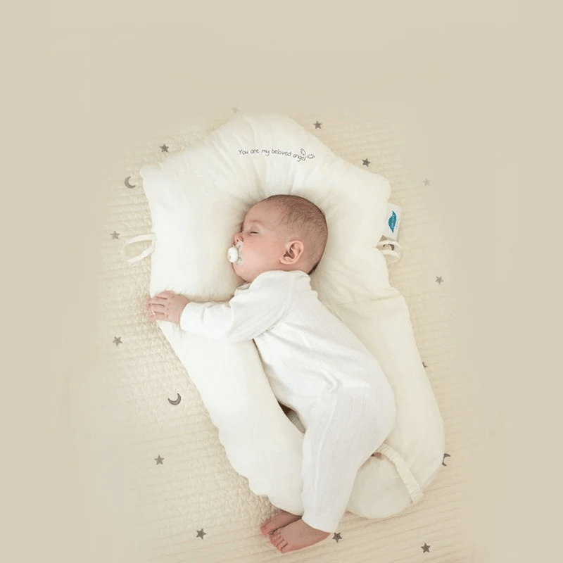 DreamNest | Hypoallergeen Baby-Slaapkussen - Ergonomisch Ademend Hoofdkussen tegen Plagiocefalie (Afplatting) met Wasbare Biologische Katoenen Hoes